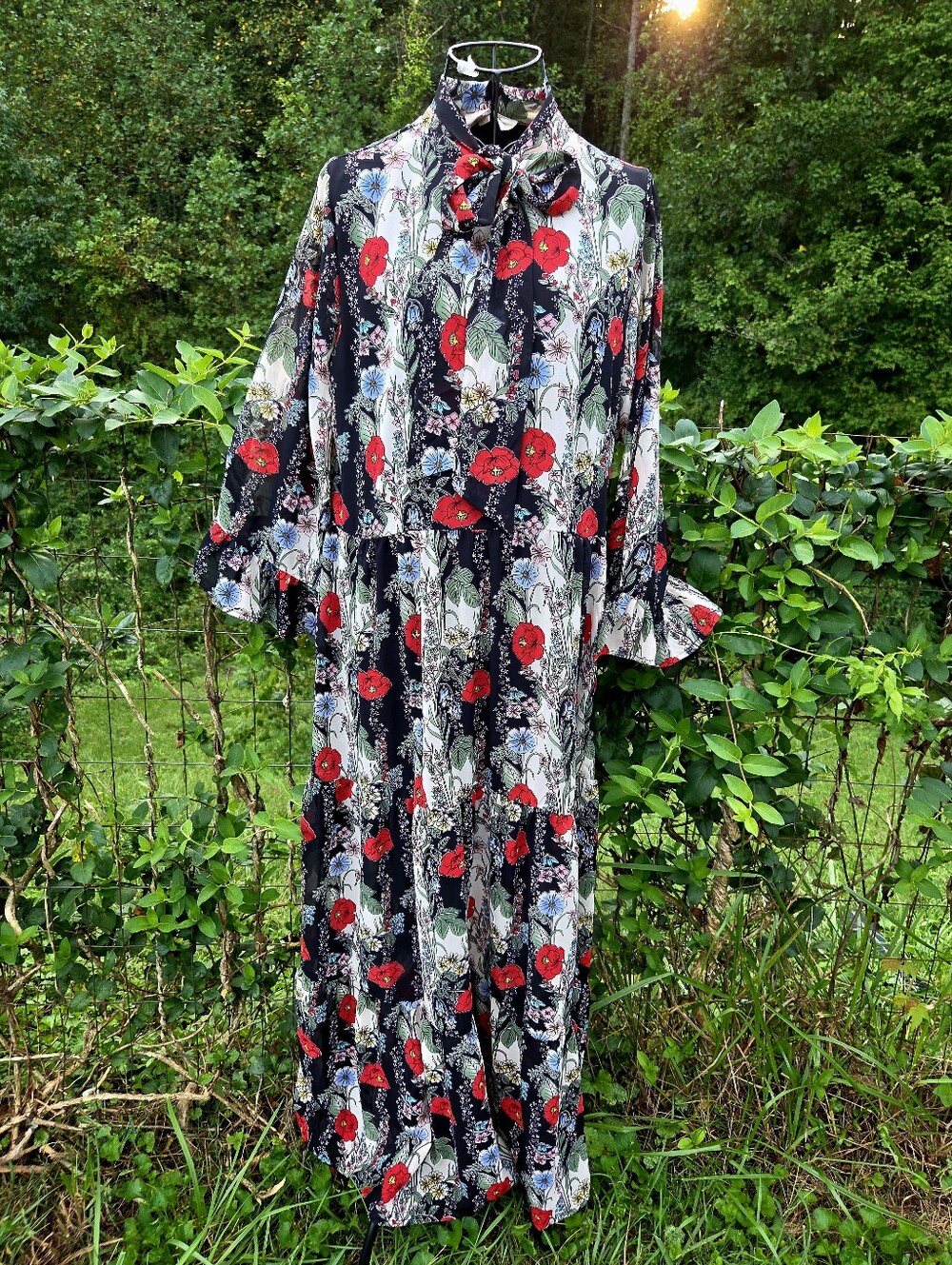 No Frills Los Angeles Floral  Maxi Dress L Fall Boho Tie Neck